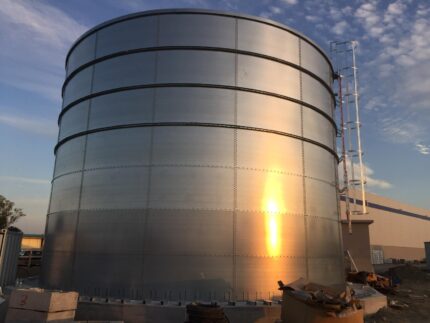 Bac de d'eau et de stockage